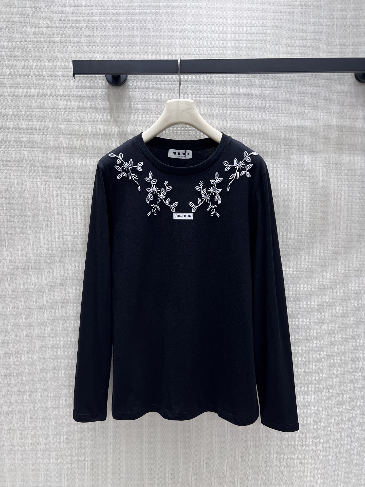 おしゃれ カジュアル コットン長袖Tシャツ ミュウミュウ Tシャツ 偽物 クルーネック ブラック