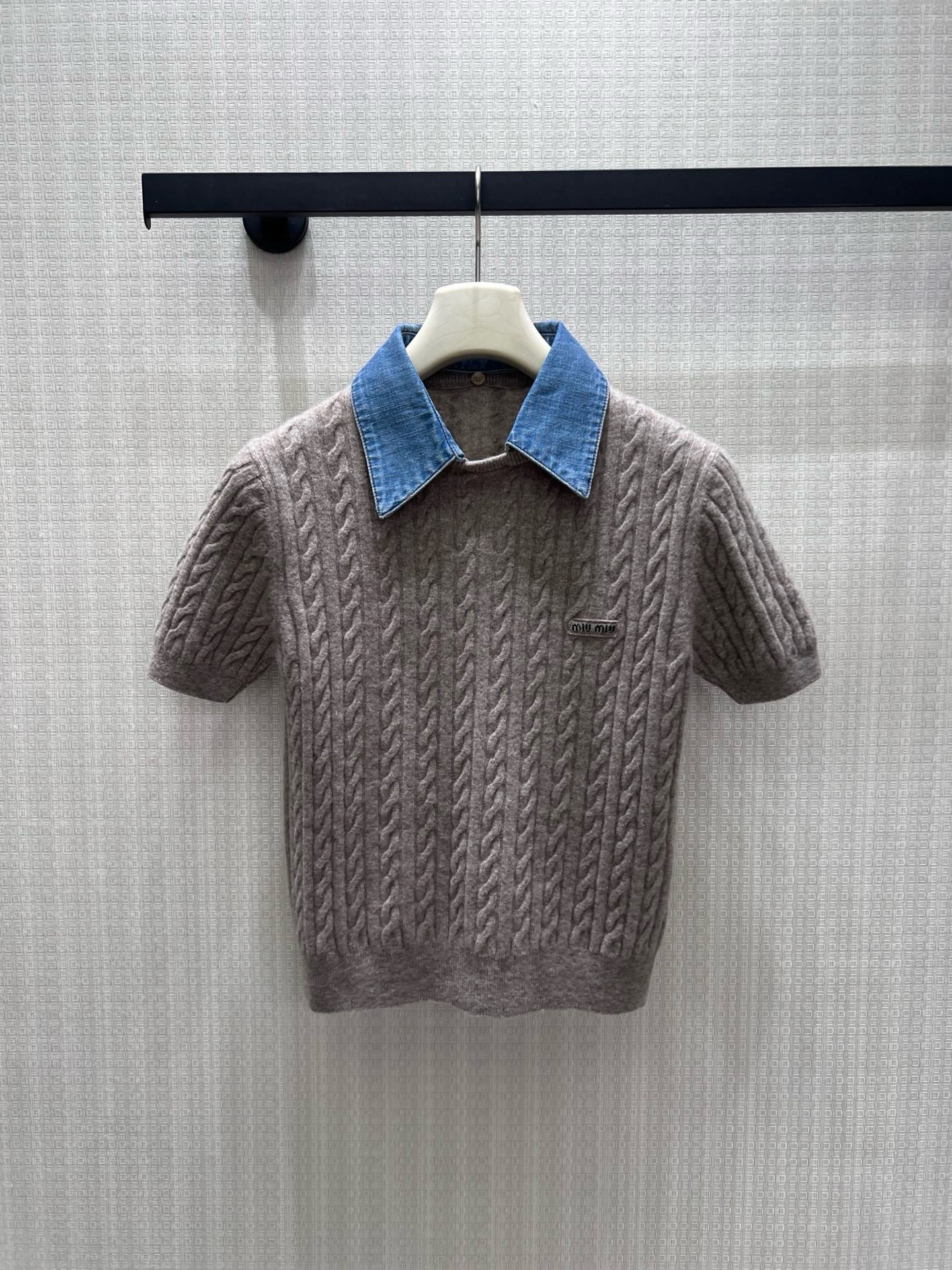 ミュウミュウ ニット 偽物 ウール&カシミヤ デニム襟付き ケーブルニット 半袖トップス