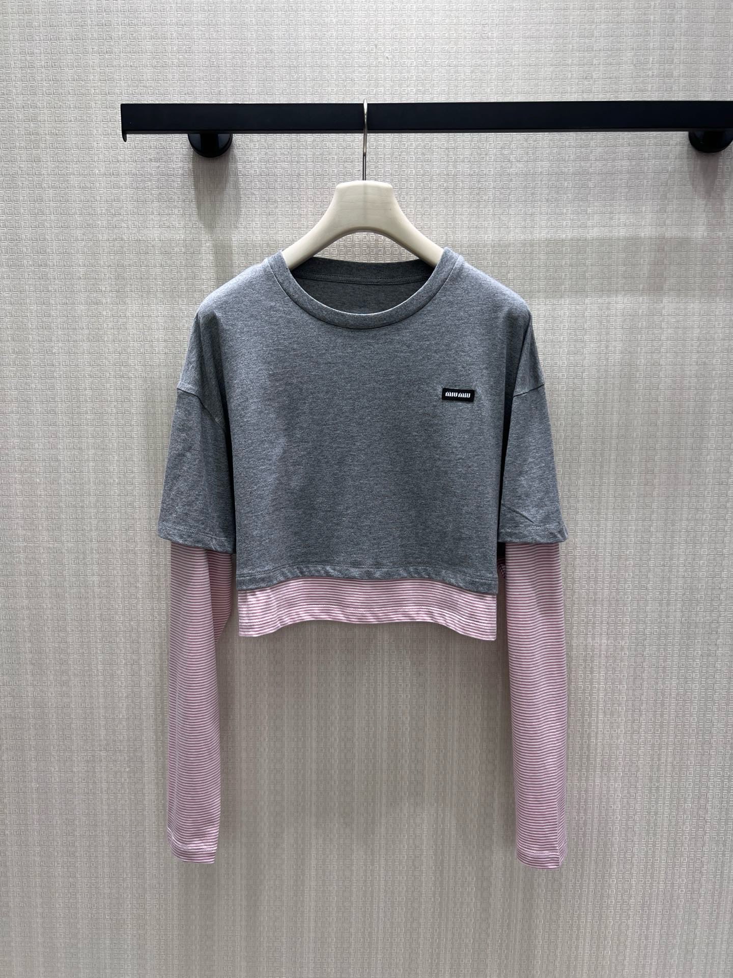 レイヤード風 クロップド丈トップス ュウミュウ Tシャツ 偽物 コットン