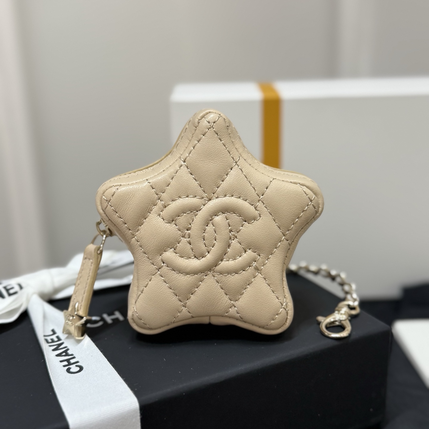 人気 可愛い スターバッグチャーム シャネル コピー ココマーク ベージュ