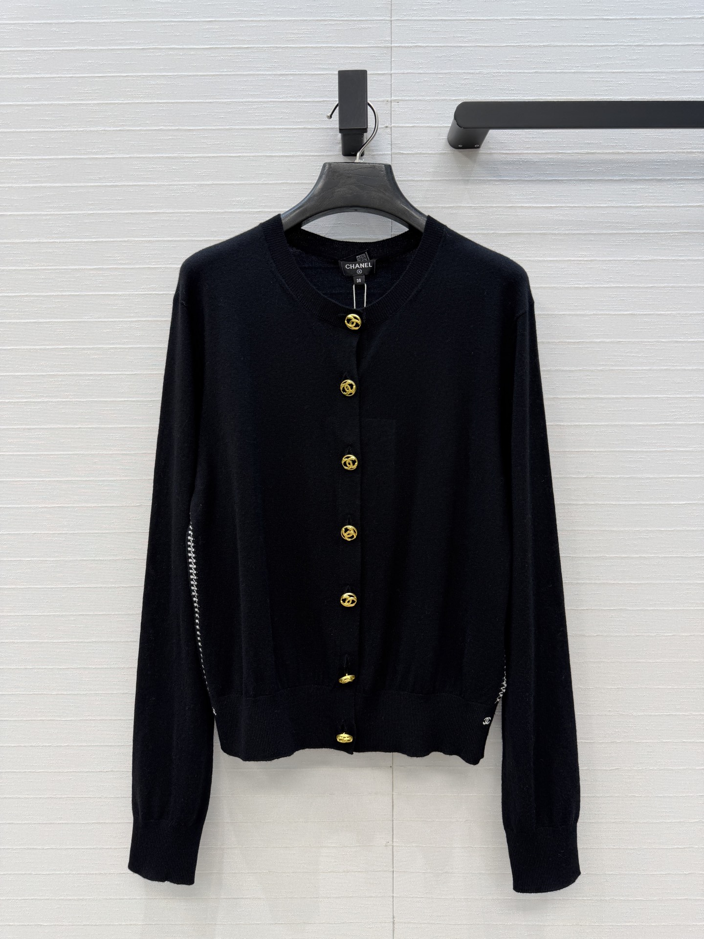 シンプル 上品 シャネル ニット 偽物 カシミヤ ロゴボタン カーディガン ブラック