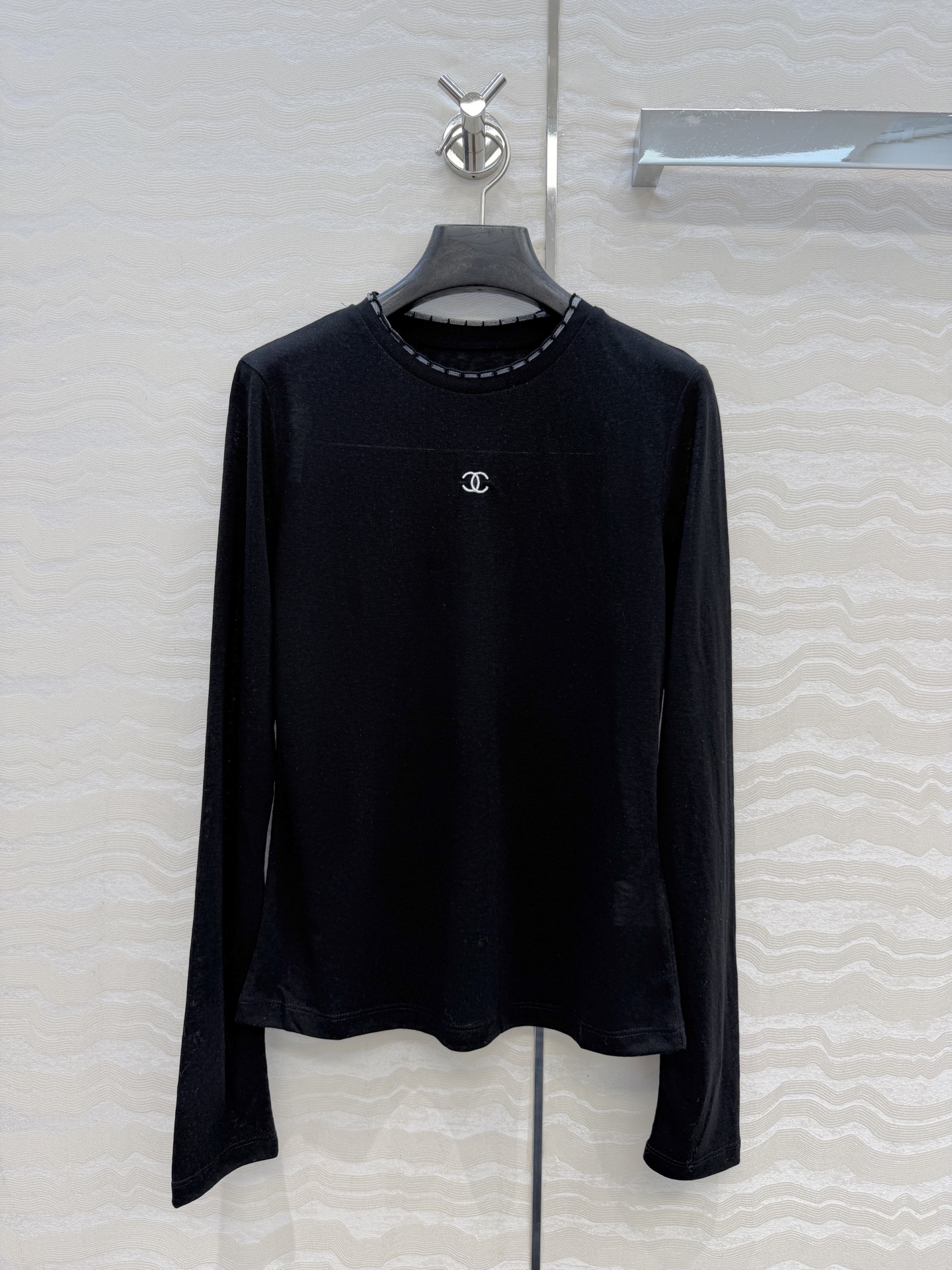 シンプル ロゴ刺繍 透け感 長袖Tシャツ シャネル Tシャツ 偽物 合わせやすい ブラック