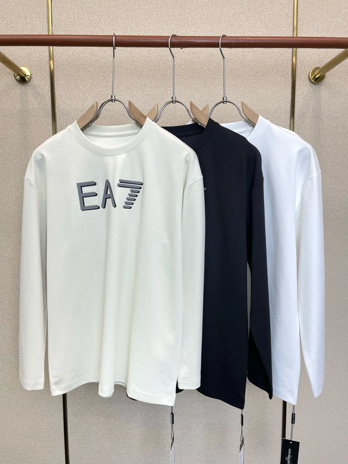 ベーシック ロゴ入り クルーネック アルマーニ Tシャツ コピー 長袖Tシャツ