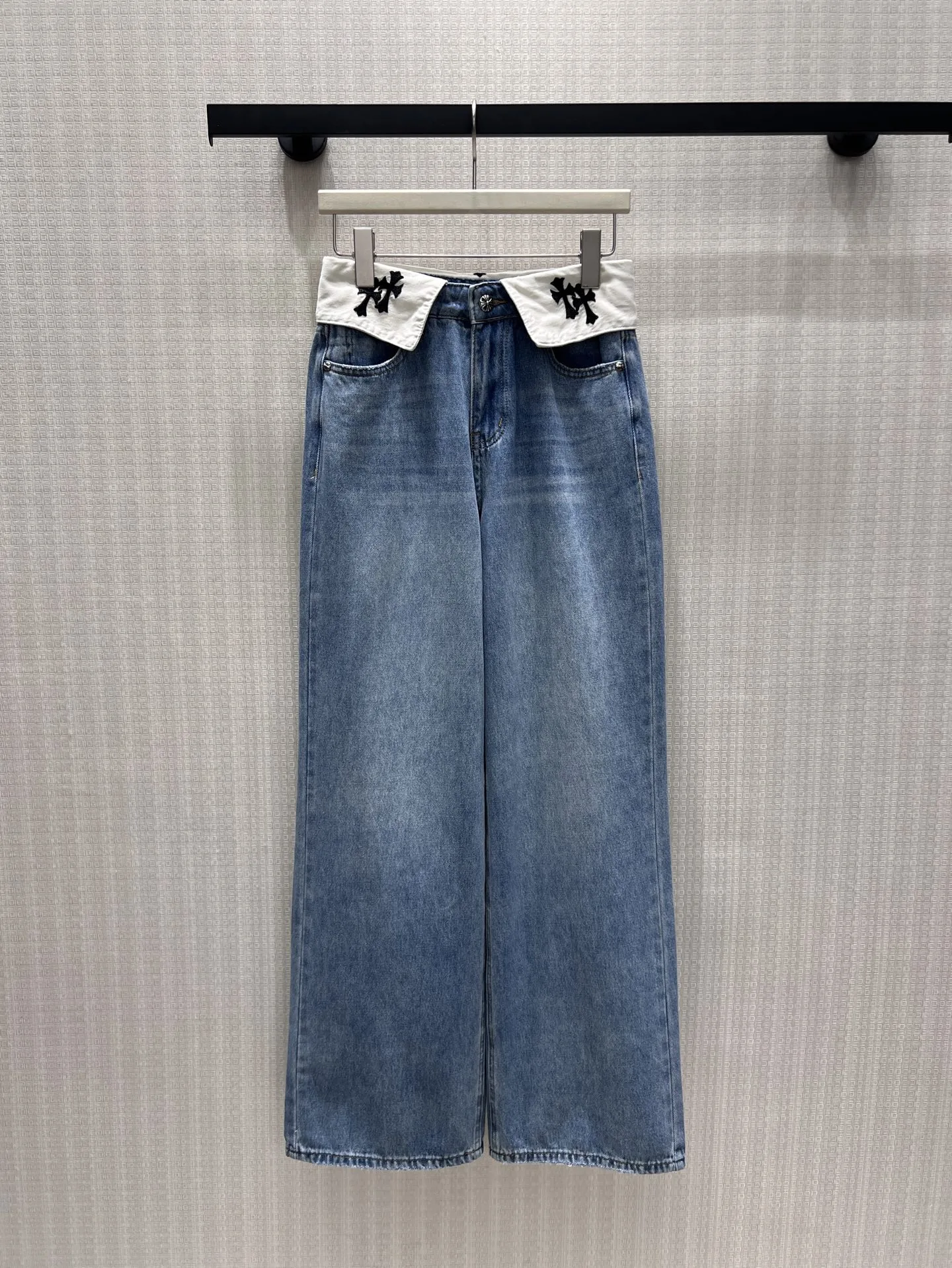 おしゃれ クロムハーツ ジーンズ 偽物 クロスモチーフ刺繍 デニムパンツ