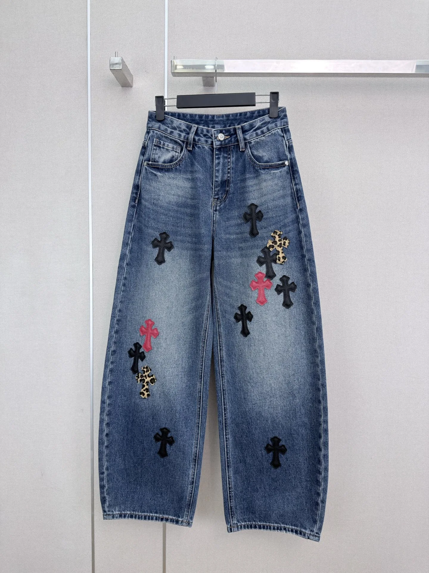 スタイリッシュ クロムハーツ ジーンズ 偽物 クロスパッチ デニムパンツ