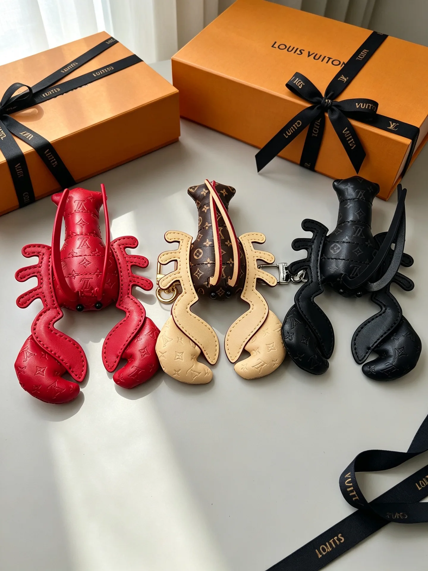 注目される バッグチャーム・LV ロブスター ルイ・ヴィトン キーホルダー 偽物