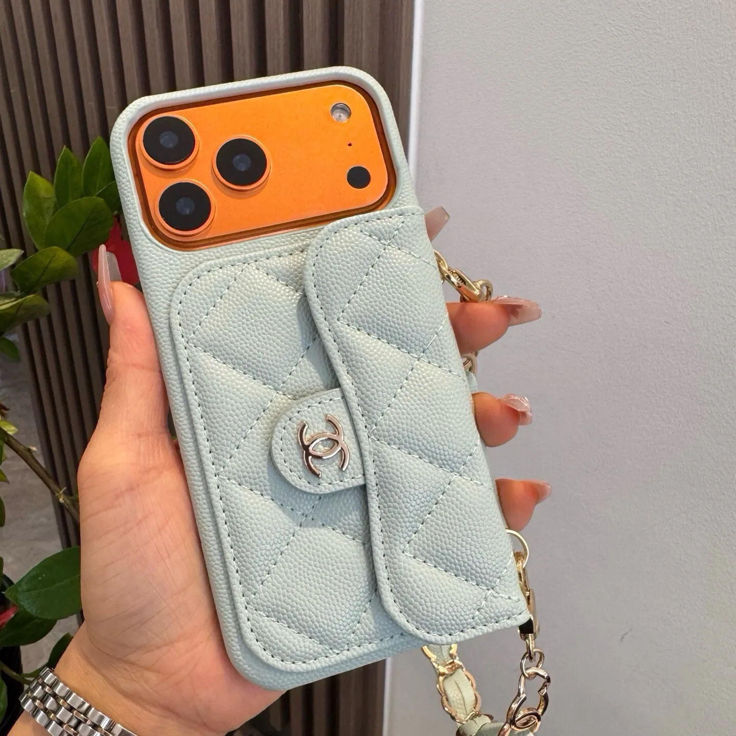 シャネル アイフォンケース 偽物 iPhone18 キルティング チェーンストラップ付き スマホケース