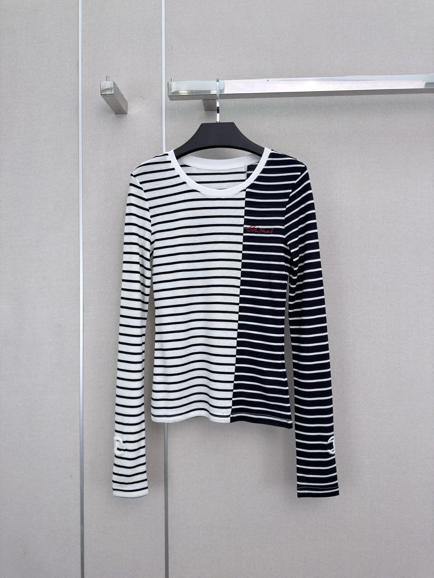 カジュアル 合わせやすい ボーダー柄 シャネル Tシャツ コピー 長袖Tシャツ