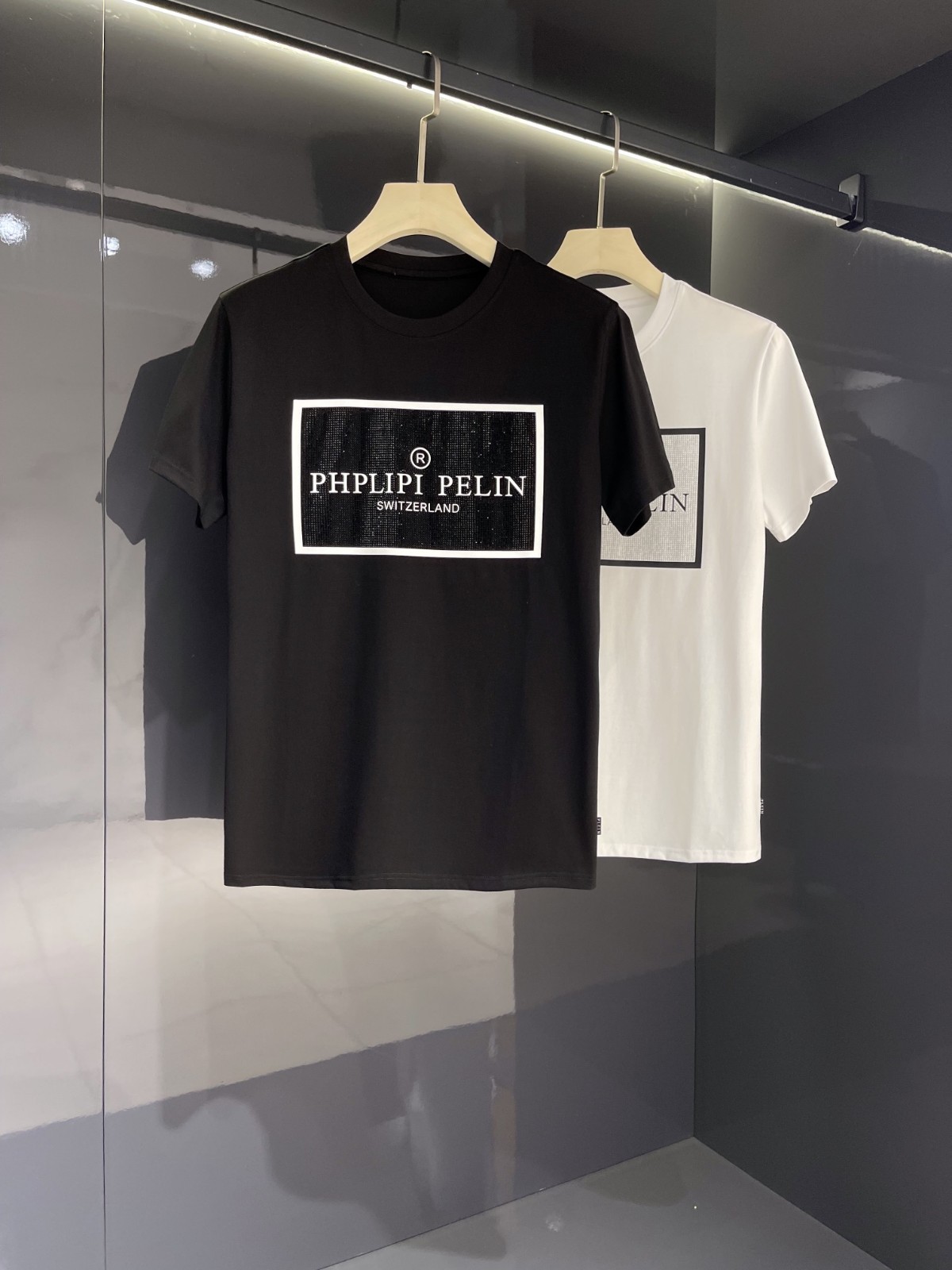 公式】のネット通販 フィリッププレインTシャツになります。 | artfive
