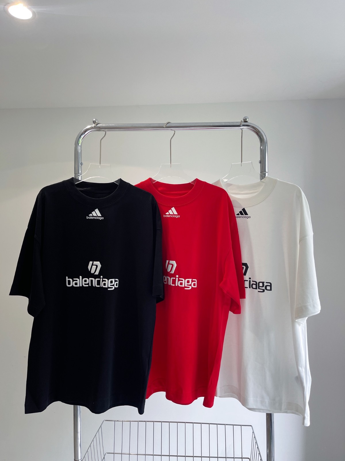 adidas x BALENCIAGA ゆったりロゴプリントTシャツ バレンシアガ 半袖tシャツ コピー 3色あり トップス