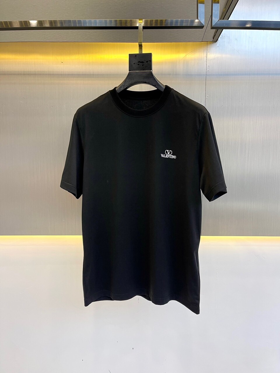 洗練された ロゴプリント コットン 半袖Tシャツ ヴァレンティノ Tシャツ コピー メンズ