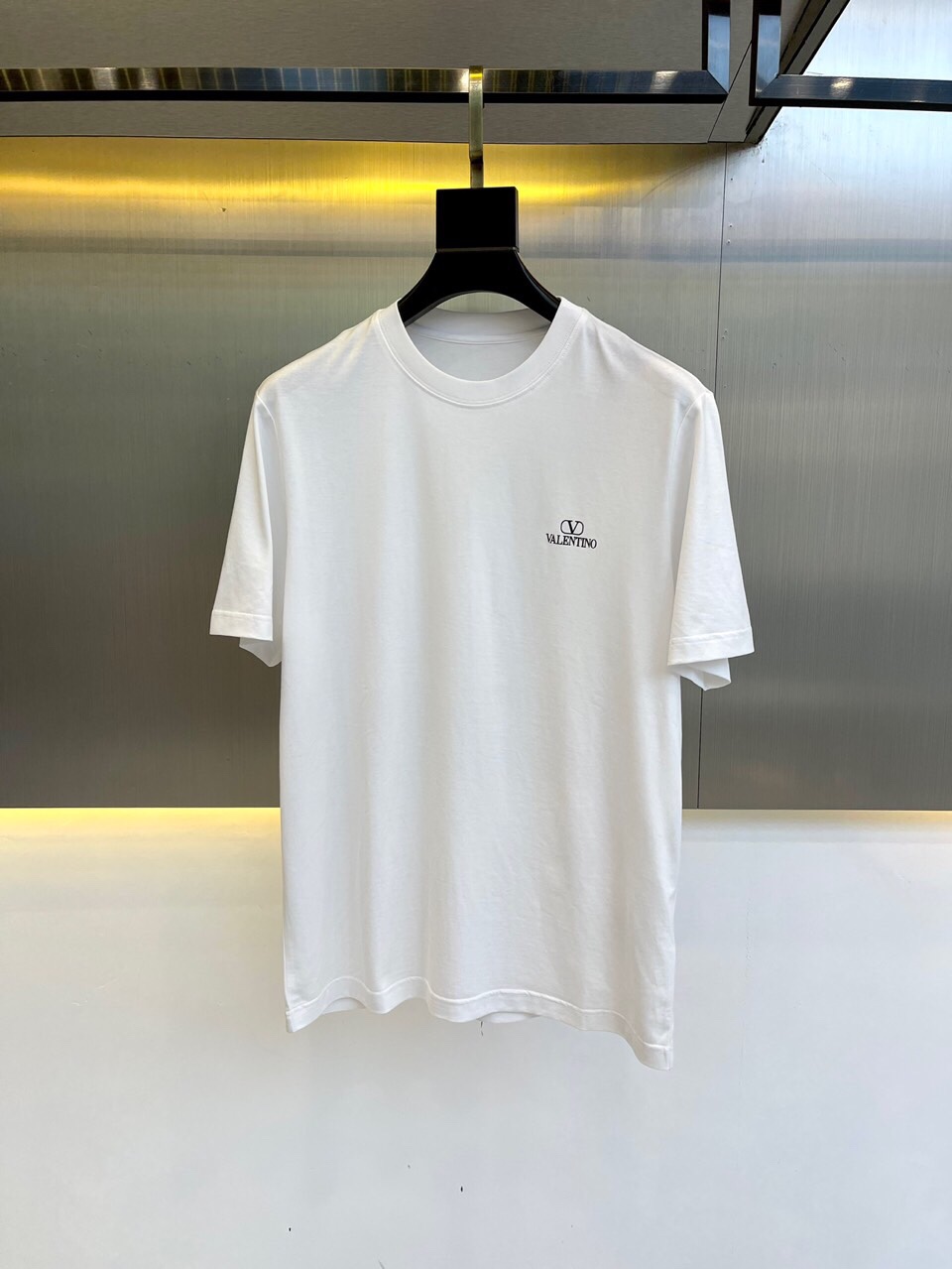 ヴァレンティノ Tシャツ コピー メンズ 洗練された ロゴプリント コットン 半袖Tシャツ 