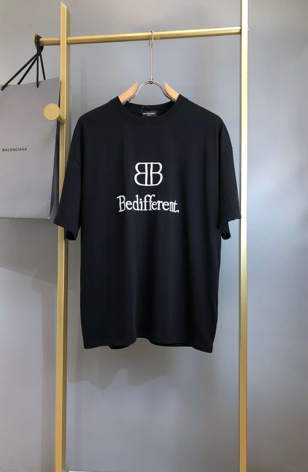 バレンシアガ Tシャツ コピー クルーネック BB刺繍 ロゴ 半袖Tシャツ 
