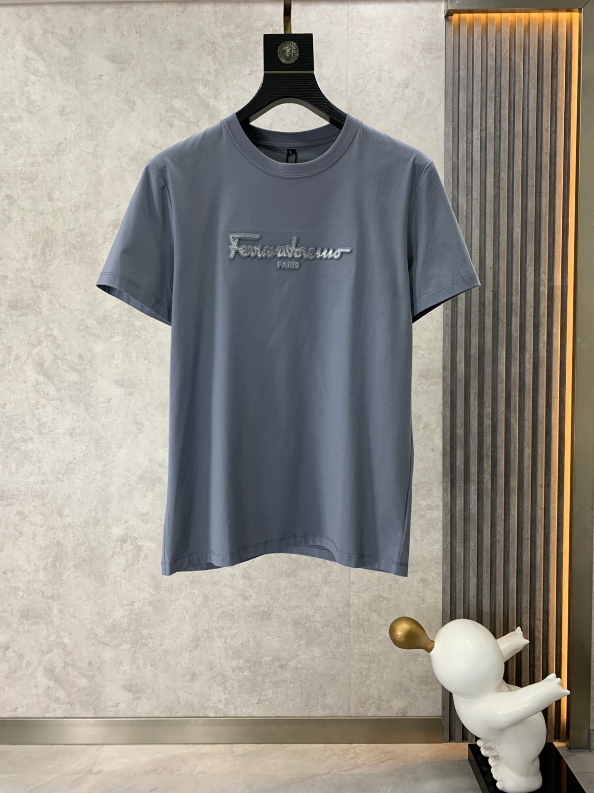 シンプル ロゴ 合わせやすい クルーネック サルヴァトーレ・フェラガモ Tシャツ コピー 半袖Tシャツ グレー