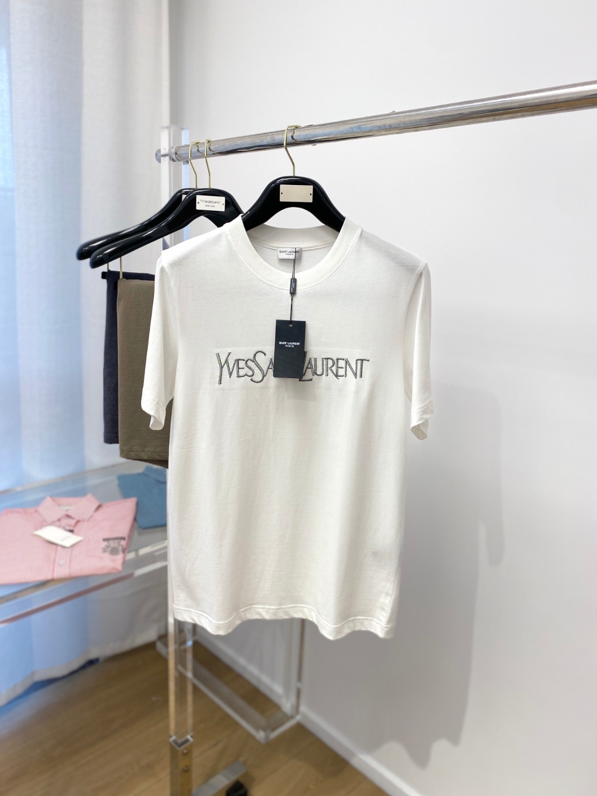イヴ・サンローラン Tシャツ コピー シンプル 合わせやすい クルーネック 半袖 ホワイト