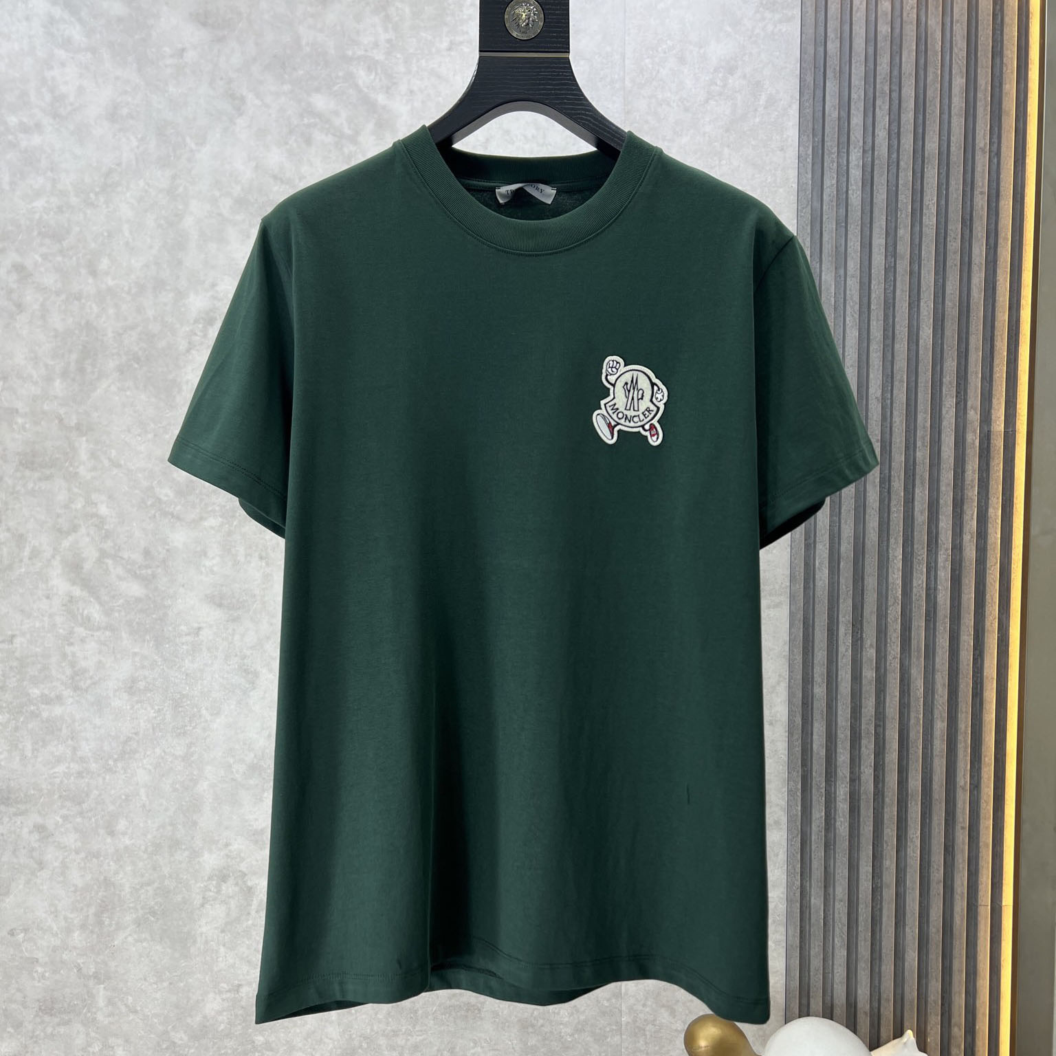 シンプル 合わせやすい クルーネック コットン 半袖Tシャツ モンクレール Tシャツ コピー グリーン
