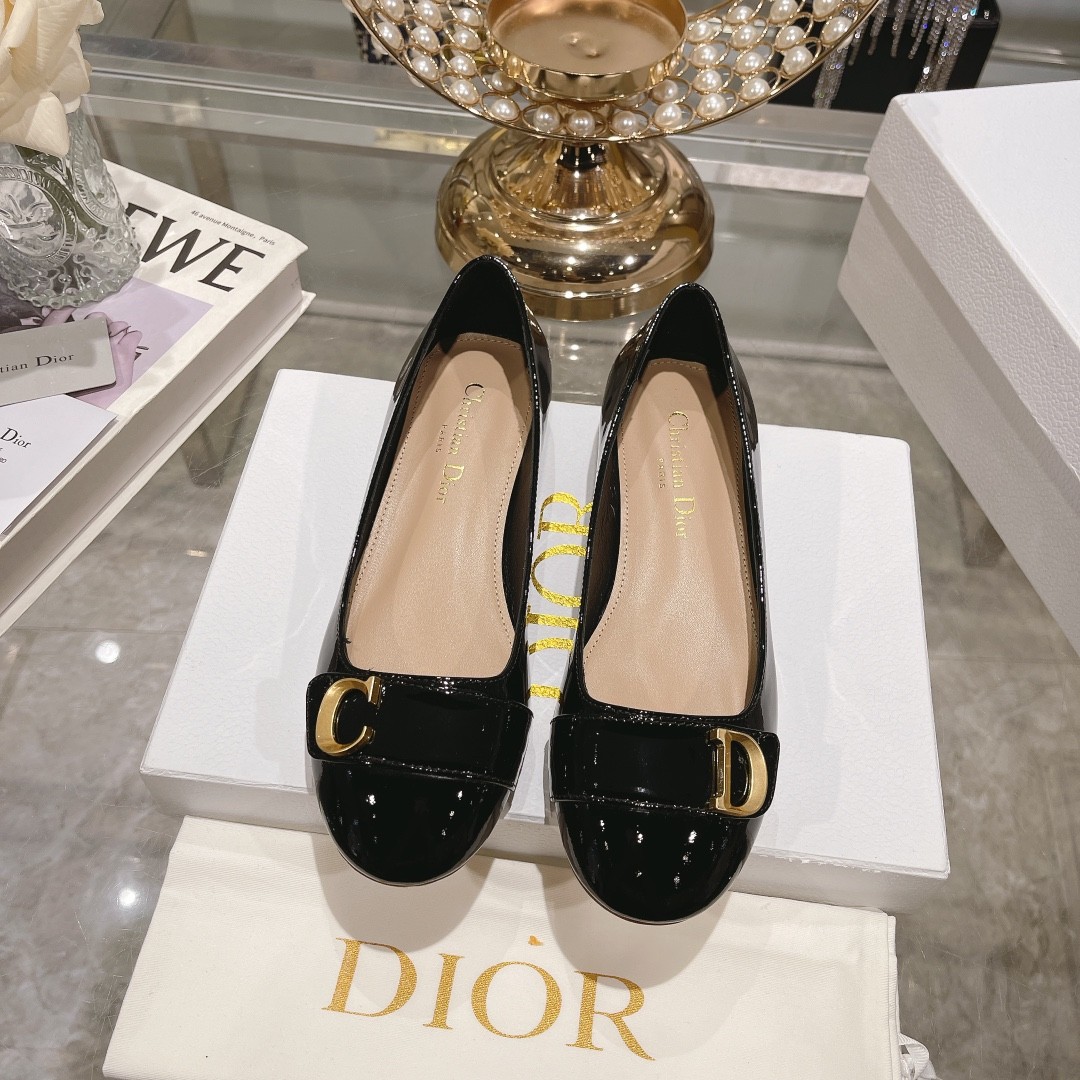 DIOR C est Dior フラットシューズ 信用 - 靴