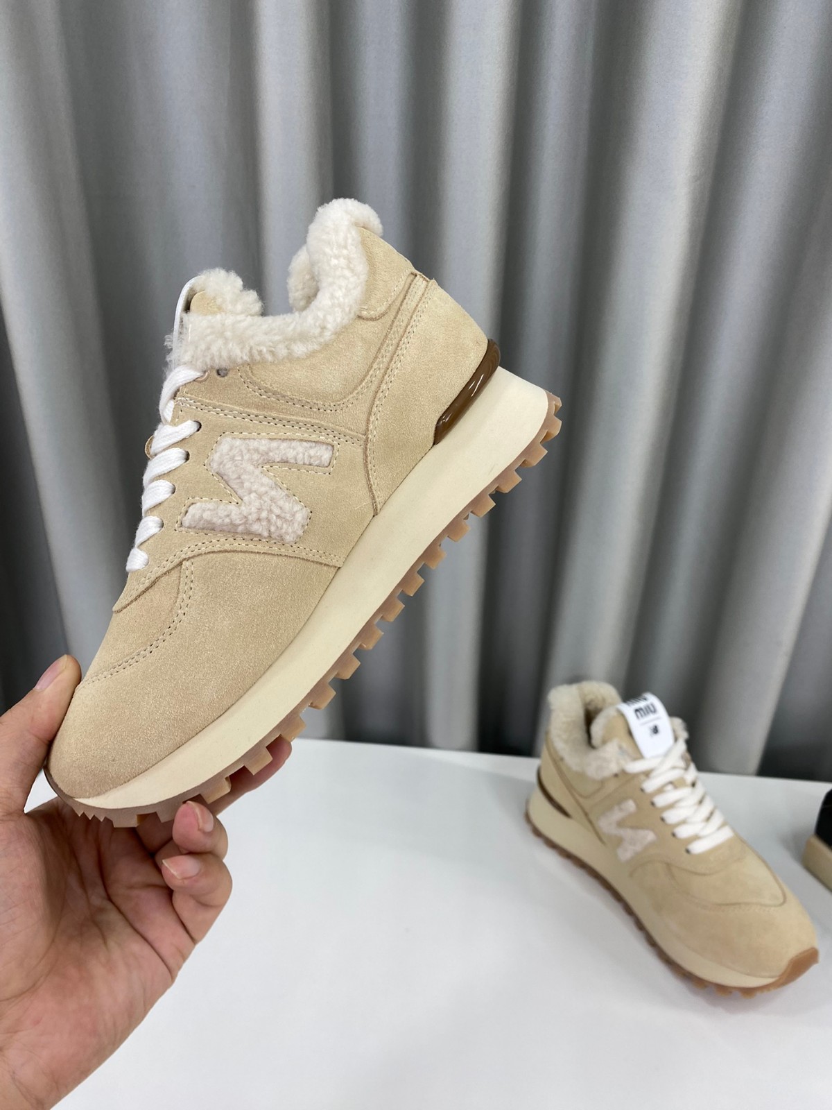 New Balance x Miu Miu ボアスニーカー ミュウミュウ スニーカー