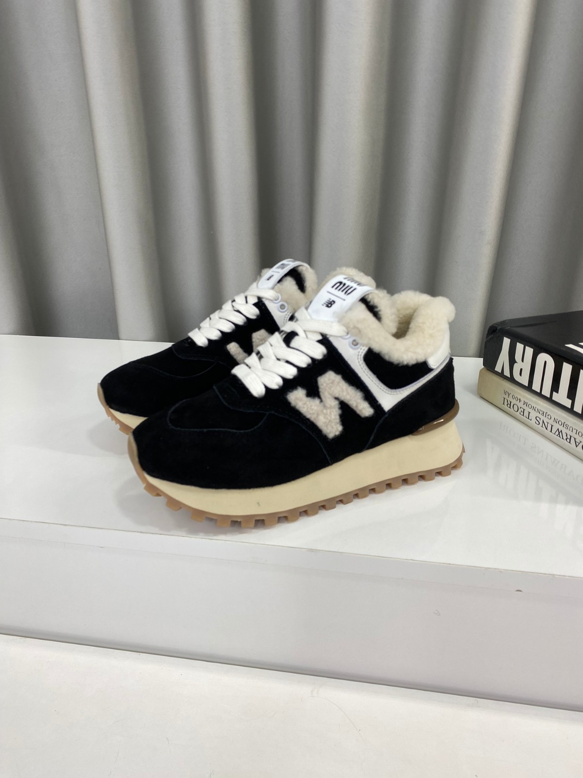 New Balance x Miu Miu ボアスニーカー ミュウミュウ スニーカー