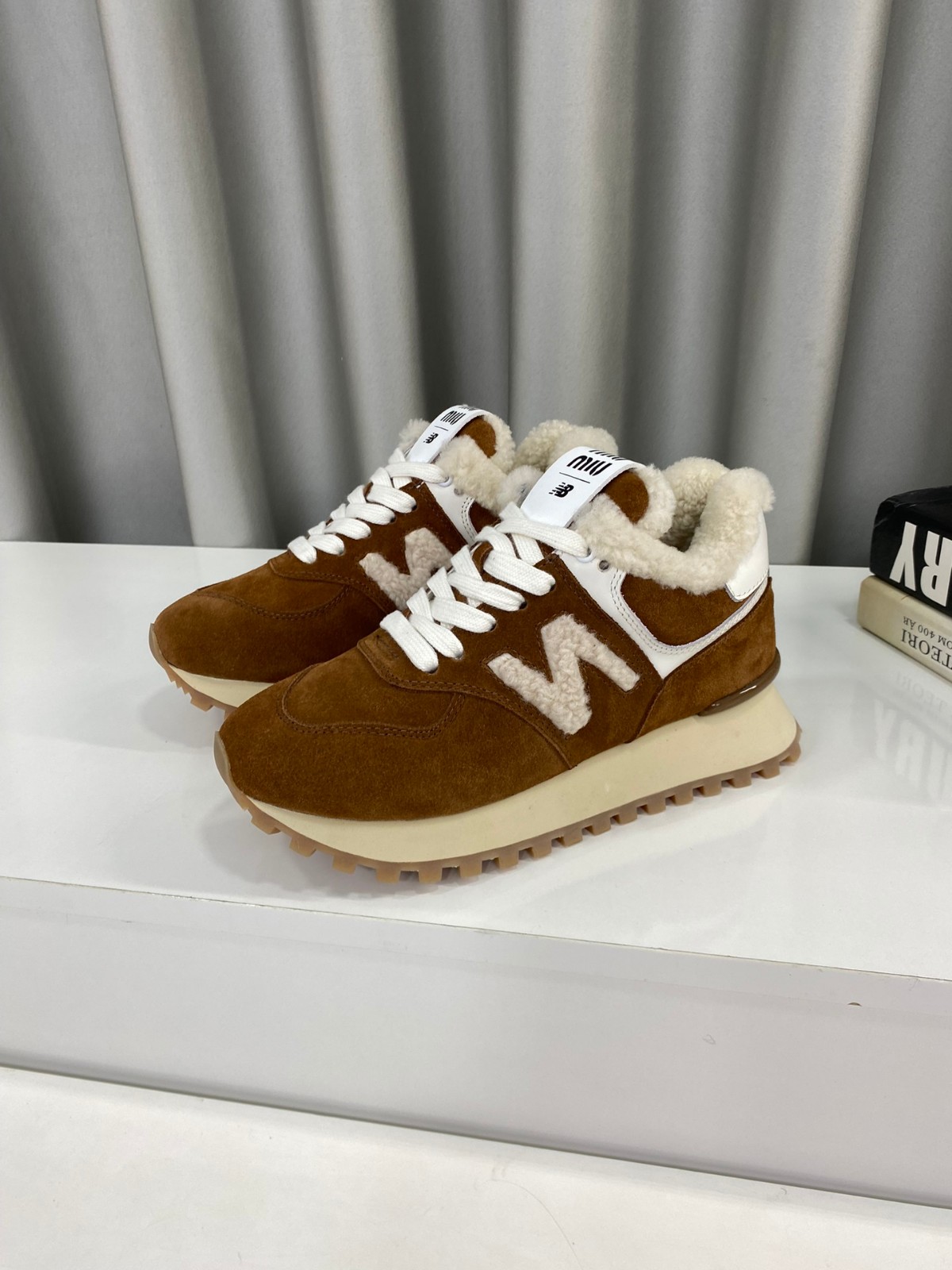 New Balance x Miu Miu ボアスニーカー ミュウミュウ スニーカー