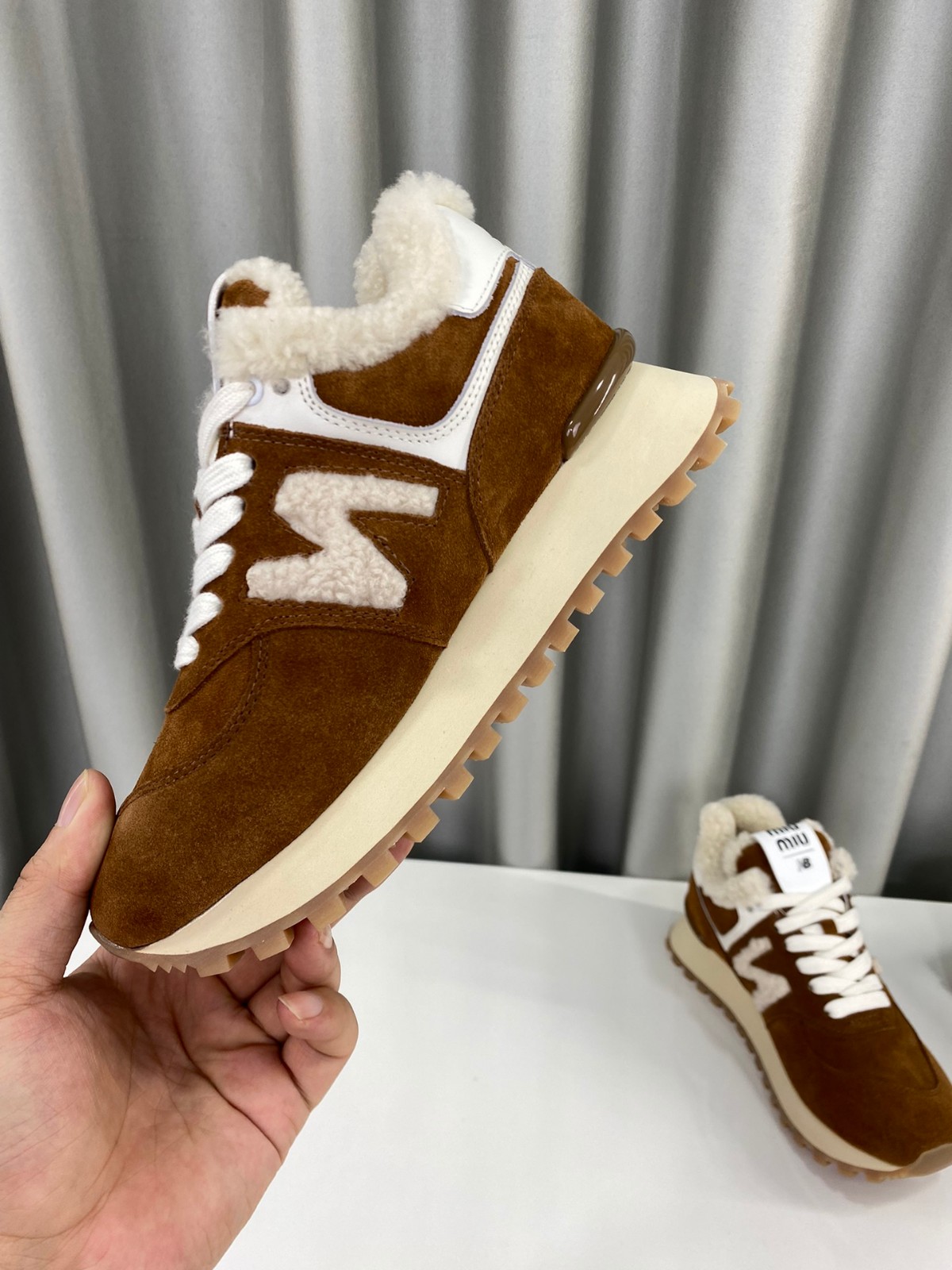 New Balance x Miu Miu ボアスニーカー ミュウミュウ スニーカー コピー レディース ブラウン