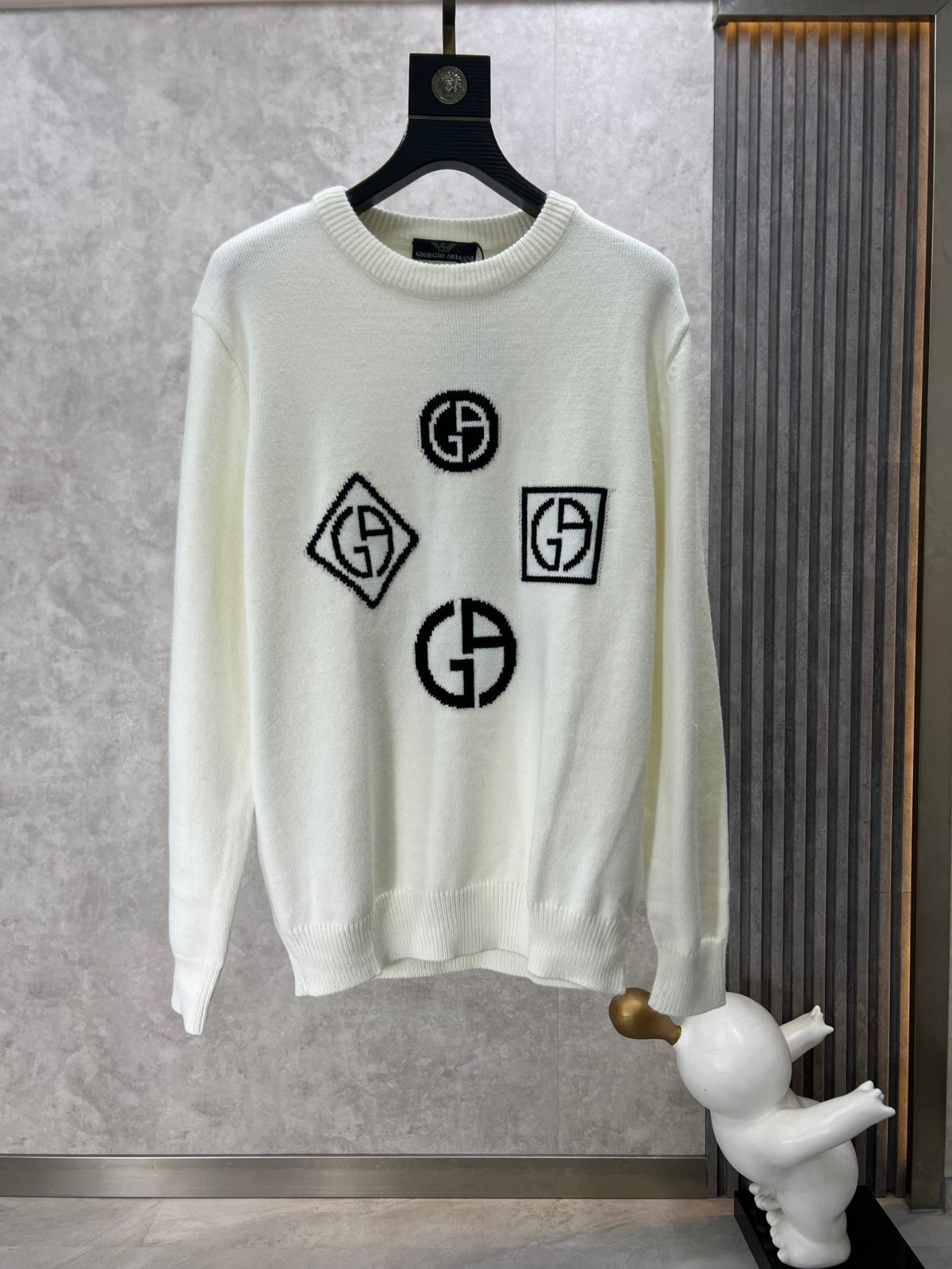 快適 ロゴ ウール ニットセーター アルマーニ セーター コピー 合わせやすい ホワイト