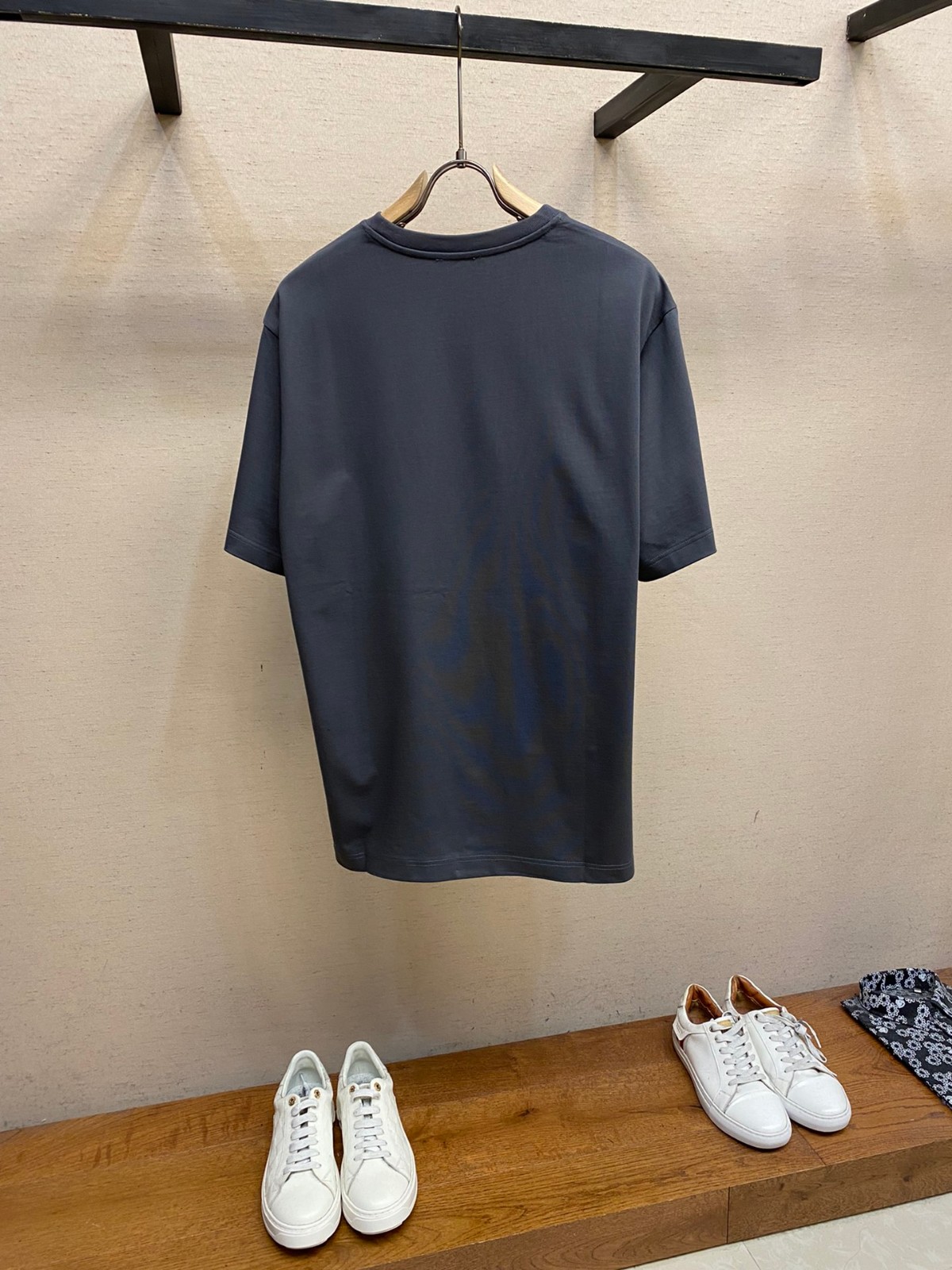 ロエベ Tシャツ コピー 人気 カジュアル ロゴ入り 半袖Tシャツ ダークグレー