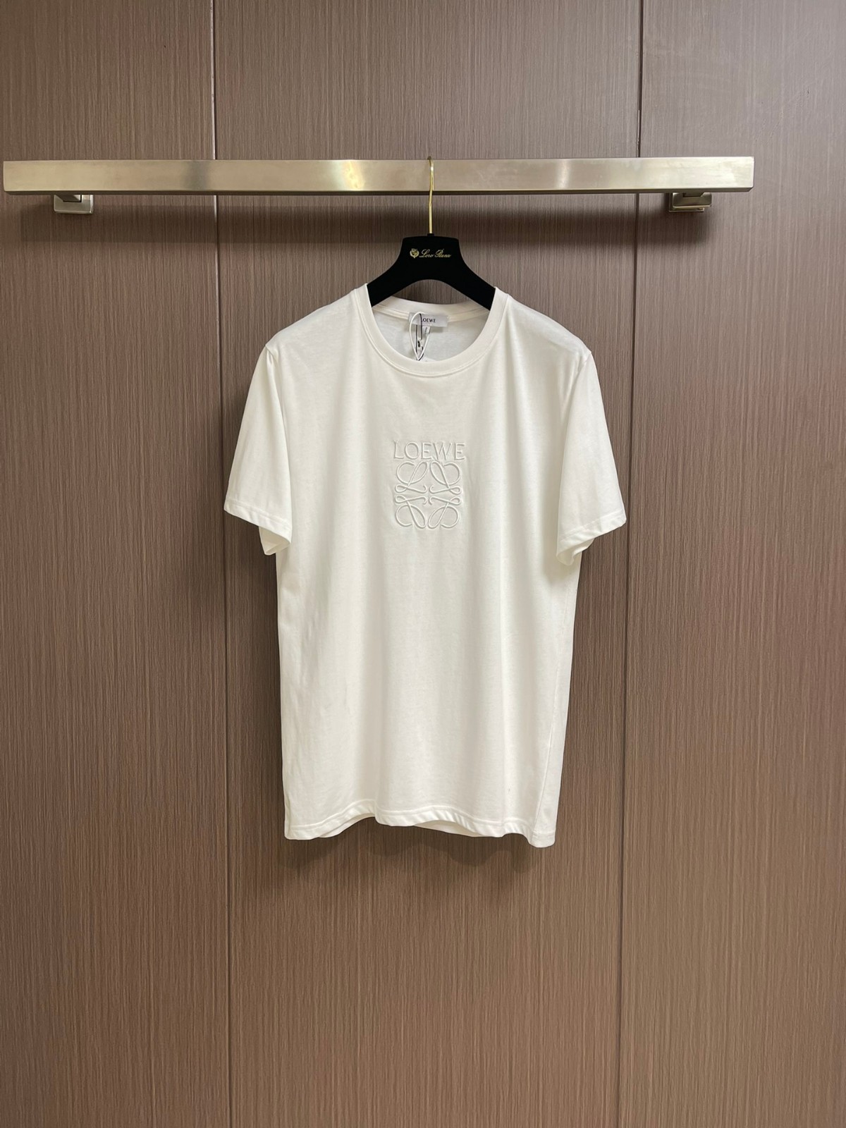 シンプル ロエベ Tシャツ 偽物 アナグラム 刺繍入り 半袖Tシャツ ホワイト