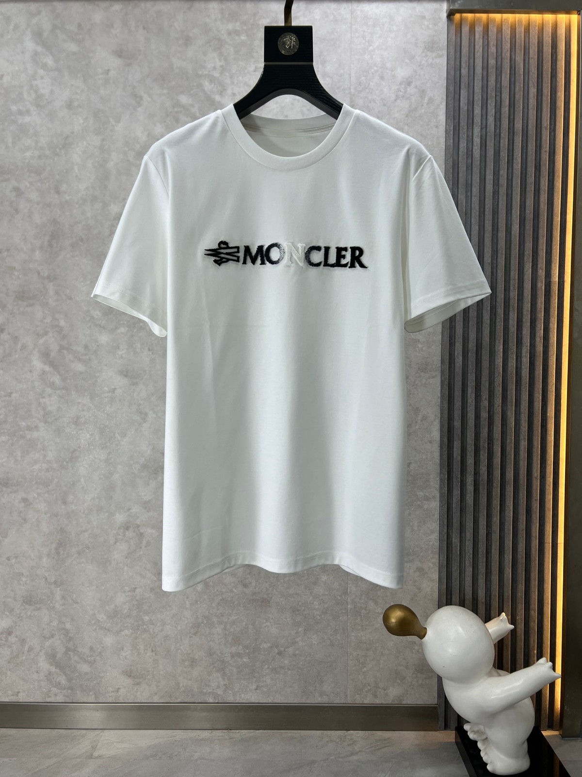 定番 シンプル ロゴ入り モンクレール Tシャツ コピー 半袖Tシャツ ホワイト