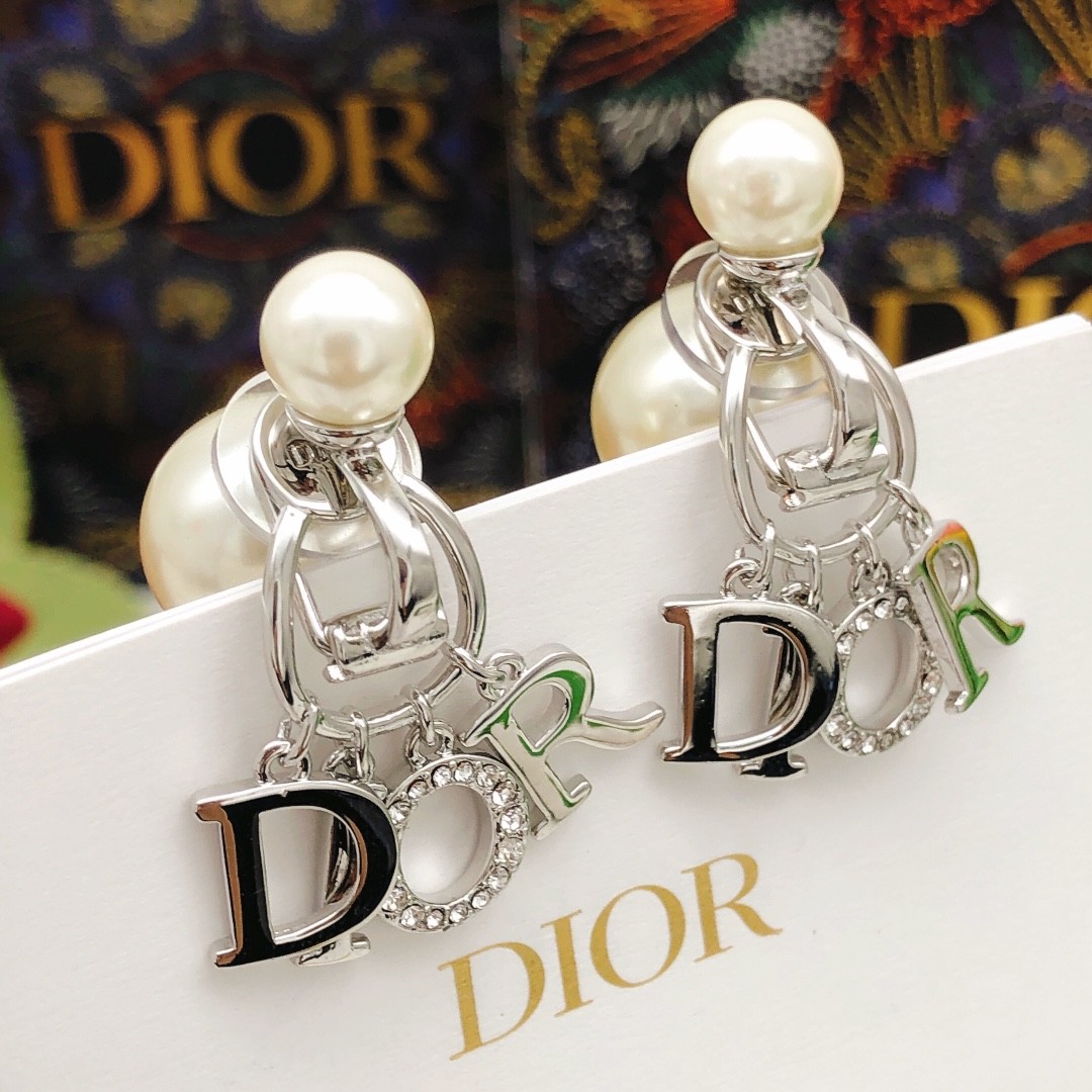 Dior Tribales クリップイヤリング クリスチャン・ディオール ピアス 偽物 シルバー